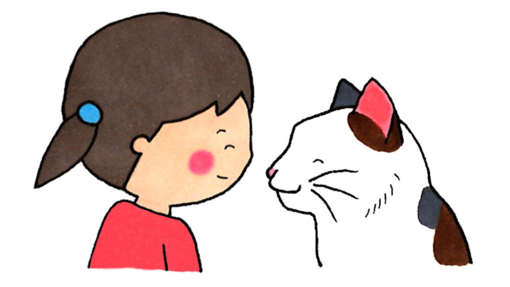 猫と笑顔で向き合う女の子